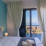 Guestready - Private Terrace בית הארחה 3*