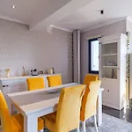 בית הארחה Guestready - Private Terrace פונשל