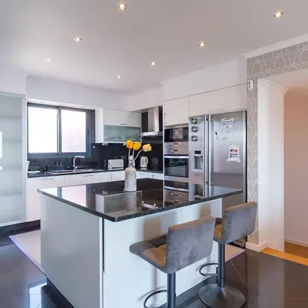 Guestready - Private Terrace Pensión